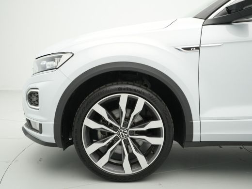 Volkswagen T-Roc 1.5 TSI 150pk DSG R-Line Business Navigatie Carplay Camera 19" velgen Trekhaak Keyless 173 ActivLease financial lease