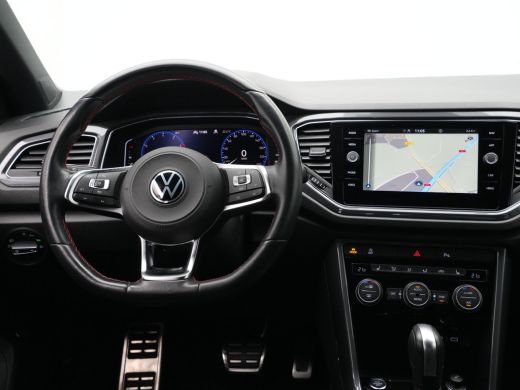 Volkswagen T-Roc 1.5 TSI 150pk DSG R-Line Business Navigatie Carplay Camera 19" velgen Trekhaak Keyless 173 ActivLease financial lease