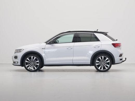 Volkswagen T-Roc 1.5 TSI 150pk DSG R-Line Business Navigatie Carplay Camera 19" velgen Trekhaak Keyless 173 ActivLease financial lease
