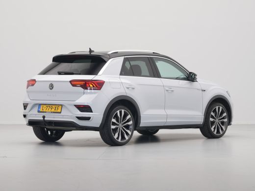 Volkswagen T-Roc 1.5 TSI 150pk DSG R-Line Business Navigatie Carplay Camera 19" velgen Trekhaak Keyless 173 ActivLease financial lease