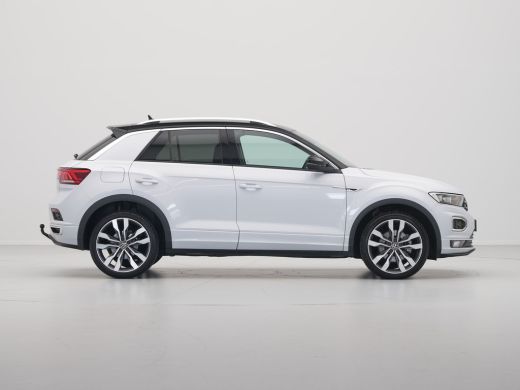 Volkswagen T-Roc 1.5 TSI 150pk DSG R-Line Business Navigatie Carplay Camera 19" velgen Trekhaak Keyless 173 ActivLease financial lease