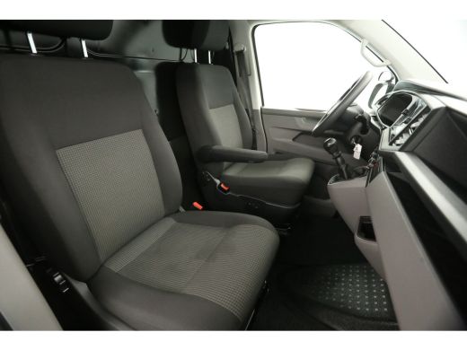 Volkswagen Transporter 2.0 TDI L2H1 | Camera | Airco | Cruise | Carplay | 2xSchuifdeur | Navigatie | Trekhaak ActivLease financial lease