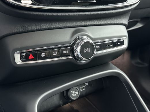 Volvo  C40 Ultimate 69kWh | 19" Allseason | Wool Blend bekleding | Getint glas | 360 Camera | Elektr. verst... ActivLease financial lease