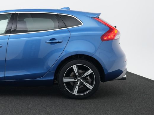 Volvo  V40 1.5 T3 Polar+ Sport Luxury | Standkachel | Panoramadak | Keyless Entry | Harman Kardon | Camera |... ActivLease financial lease
