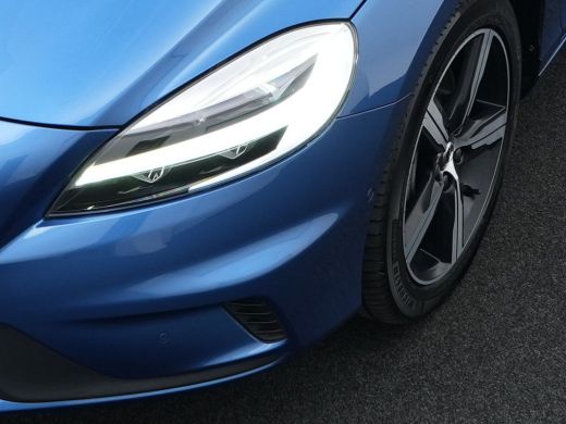 Volvo  V40 1.5 T3 Polar+ Sport Luxury | Standkachel | Panoramadak | Keyless Entry | Harman Kardon | Camera |... ActivLease financial lease