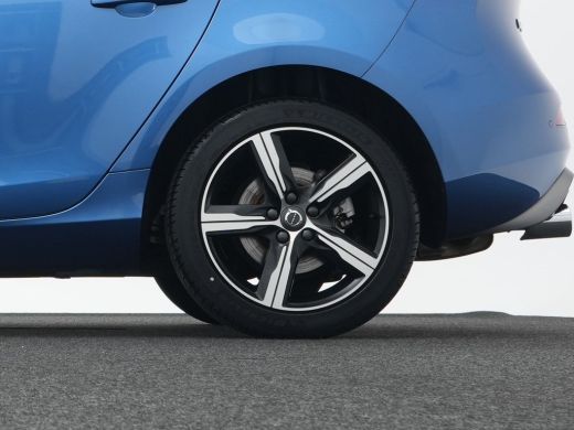 Volvo  V40 1.5 T3 Polar+ Sport Luxury | Standkachel | Panoramadak | Keyless Entry | Harman Kardon | Camera |... ActivLease financial lease