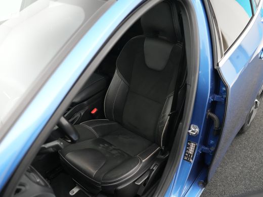 Volvo  V40 1.5 T3 Polar+ Sport Luxury | Standkachel | Panoramadak | Keyless Entry | Harman Kardon | Camera |... ActivLease financial lease