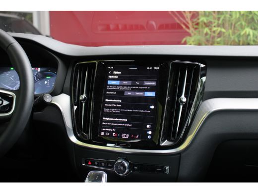 Volvo  V60 2.0 T6 Plug-in hybrid AWD Plus Dark | Trekhaak | 360 Camera | Harman/Kardon | Memory | Pilot Assist ActivLease financial lease