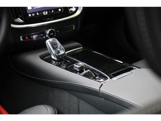 Volvo  V60 2.0 T6 Plug-in hybrid AWD Plus Dark | Trekhaak | 360 Camera | Harman/Kardon | Memory | Pilot Assist ActivLease financial lease