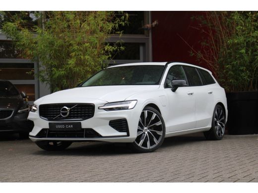 Volvo  V60 2.0 T6 Recharge AWD R-Design | Panoramadak | Adaptive Cruise | BLIS | Camera | Stuur/stoelverwarming