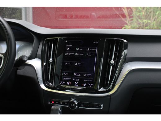 Volvo  V60 2.0 T6 Recharge AWD R-Design | Panoramadak | Adaptive Cruise | BLIS | Camera | Stuur/stoelverwarming ActivLease financial lease