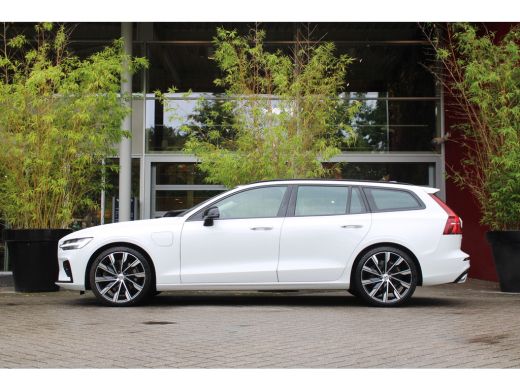 Volvo  V60 2.0 T6 Recharge AWD R-Design | Panoramadak | Adaptive Cruise | BLIS | Camera | Stuur/stoelverwarming ActivLease financial lease