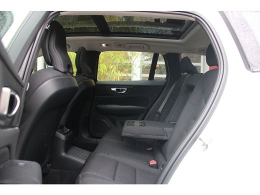 Volvo  V60 2.0 T6 Recharge AWD R-Design | Panoramadak | Adaptive Cruise | BLIS | Camera | Stuur/stoelverwarming ActivLease financial lease