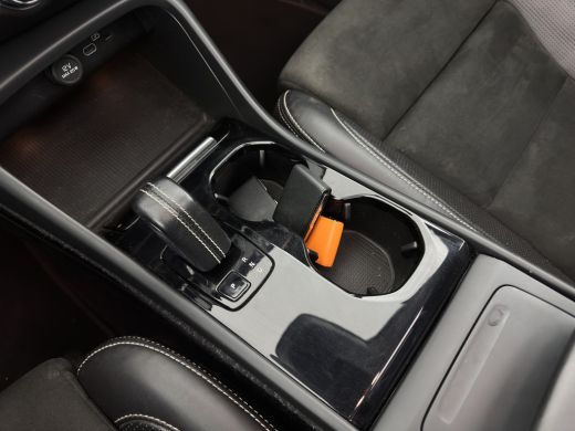 Volvo  XC40 Recharge P8 AWD R-Design [ 3-Fase ] { SOH-89%} (INCL-BTW) *PANO | LEATHER-ALCANTARA | DIGI-COCKPI... ActivLease financial lease