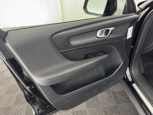 Volvo  XC40 Recharge P8 AWD R-Design [ 3-Fase ] { SOH-89%} (INCL-BTW) *PANO | LEATHER-ALCANTARA | DIGI-COCKPI... ActivLease financial lease