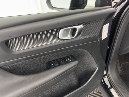 Volvo  XC40 Recharge P8 AWD R-Design [ 3-Fase ] { SOH-89%} (INCL-BTW) *PANO | LEATHER-ALCANTARA | DIGI-COCKPI... ActivLease financial lease