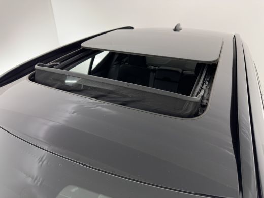 Volvo  XC40 Recharge P8 AWD R-Design [ 3-Fase ] { SOH-89%} (INCL-BTW) *PANO | LEATHER-ALCANTARA | DIGI-COCKPI... ActivLease financial lease