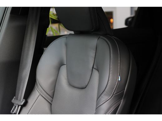 Volvo  XC60 2.0 T6 Plug-in hybrid AWD Ultra Black Edition | Luchtvering | Massage | Bowers&Wilkins | 22" Velg... ActivLease financial lease