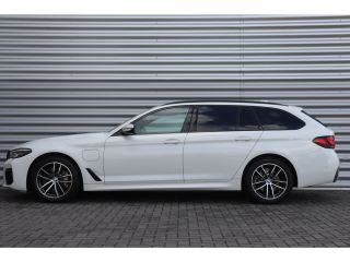 BMW 5 Serie Touring 530e 292PK X-DRIVE HIGH EXECUTIVE M-SPORT / NAVI / LEDER / FULL-LED / CLIMA / PDC / 18" L...