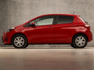 Toyota Yaris 1.0 VVT-i Sport (AIRCO, BLUETOOTH, ELEK RAMEN, GETINT GLAS, SPORTSTOELEN, MULTIFUNCTIONEEL STUURW...