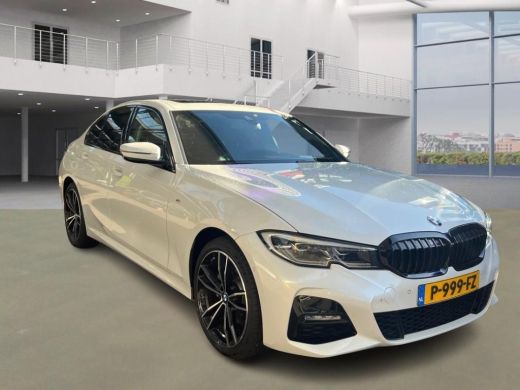 BMW 3 Serie 320e M-Sport | Panorama | Leder | Camera | ActivLease financial lease