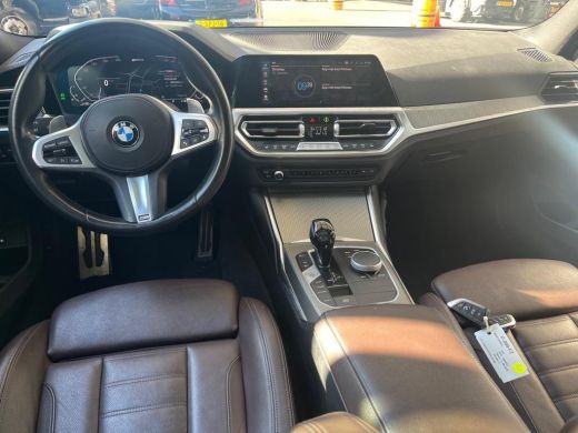 BMW 3 Serie 320e M-Sport | Panorama | Leder | Camera | ActivLease financial lease