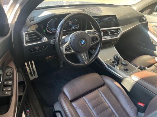 BMW 3 Serie 320e M-Sport | Panorama | Leder | Camera | ActivLease financial lease