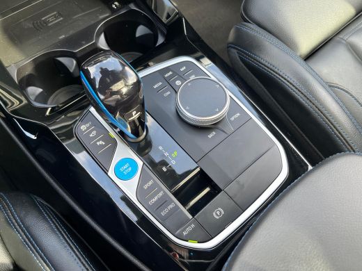 BMW iX3 High Executive 80 kWh | Shadow Line | 20" LM velgen | All-Season banden | H&K Audio | Navigatie |... ActivLease financial lease