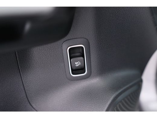 Mercedes-Benz GLA 180 AMG Line | LED | Navi | Camera | Keyless | Sportstoel | Clima | Parkeersensoren V+A | DAB | C... ActivLease financial lease