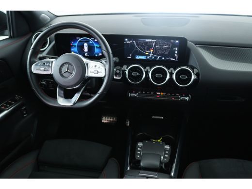 Mercedes-Benz GLA 180 AMG Line | LED | Navi | Camera | Keyless | Sportstoel | Clima | Parkeersensoren V+A | DAB | C... ActivLease financial lease