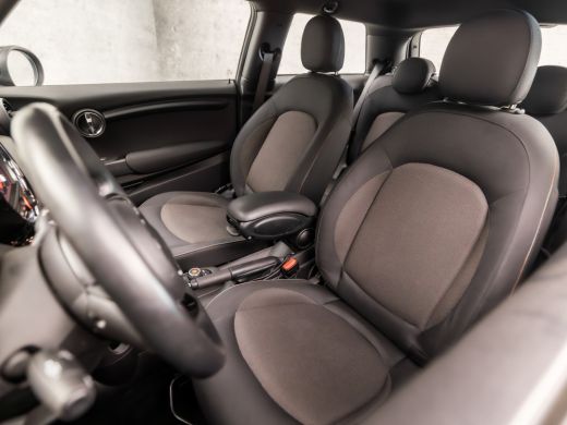 Mini One 1.5 One Sport (NAVIGATIE, CLIMATE, STOELVERWARMING, LM VELGEN, SPORTSTOELEN, PARKEERSENSOREN, CRU... ActivLease financial lease