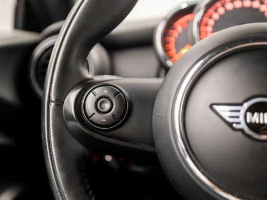 Mini One 1.5 One Sport (NAVIGATIE, CLIMATE, STOELVERWARMING, LM VELGEN, SPORTSTOELEN, PARKEERSENSOREN, CRU... ActivLease financial lease