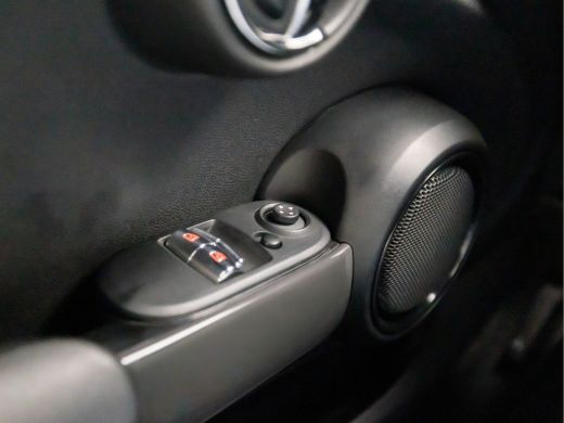 Mini One 1.5 One Sport (NAVIGATIE, CLIMATE, STOELVERWARMING, LM VELGEN, SPORTSTOELEN, PARKEERSENSOREN, CRU... ActivLease financial lease