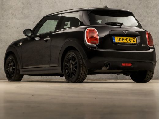 Mini One 1.5 One Sport (NAVIGATIE, CLIMATE, STOELVERWARMING, LM VELGEN, SPORTSTOELEN, PARKEERSENSOREN, CRU... ActivLease financial lease