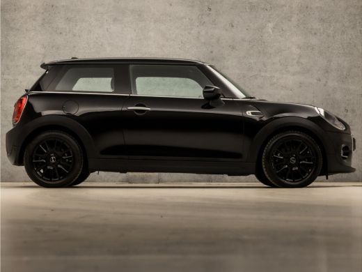 Mini One 1.5 One Sport (NAVIGATIE, CLIMATE, STOELVERWARMING, LM VELGEN, SPORTSTOELEN, PARKEERSENSOREN, CRU... ActivLease financial lease