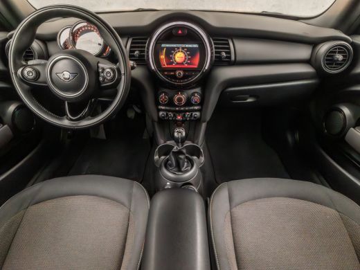 Mini One 1.5 One Sport (NAVIGATIE, CLIMATE, STOELVERWARMING, LM VELGEN, SPORTSTOELEN, PARKEERSENSOREN, CRU... ActivLease financial lease