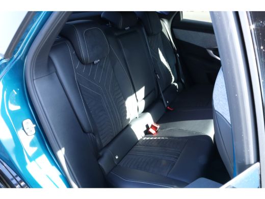 Peugeot e-3008 GT Avantage 210 73 kWh Warmtepomp | Camera | Alcantara | Navigatie | Carplay | Elektrische Klep ActivLease financial lease