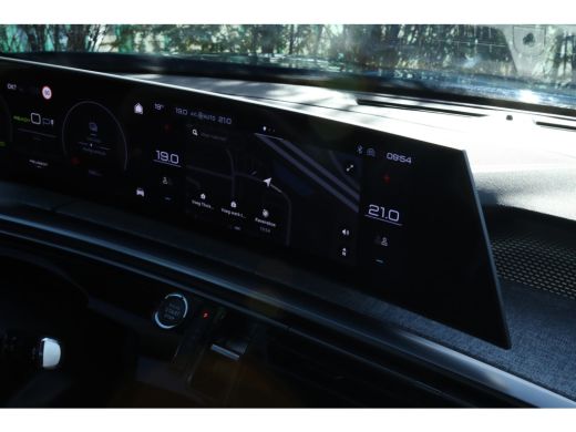Peugeot e-3008 GT Avantage 210 73 kWh Warmtepomp | Camera | Alcantara | Navigatie | Carplay | Elektrische Klep ActivLease financial lease