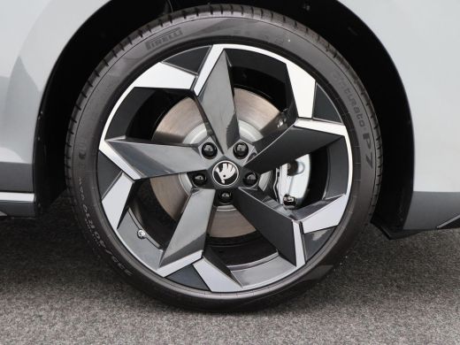 Skoda Superb Combi Sportline Business 1.5 TSi PHEV 204 Pk Automaat | Trekhaak | Panoramadak | LED Matrix | 19 ... ActivLease financial lease