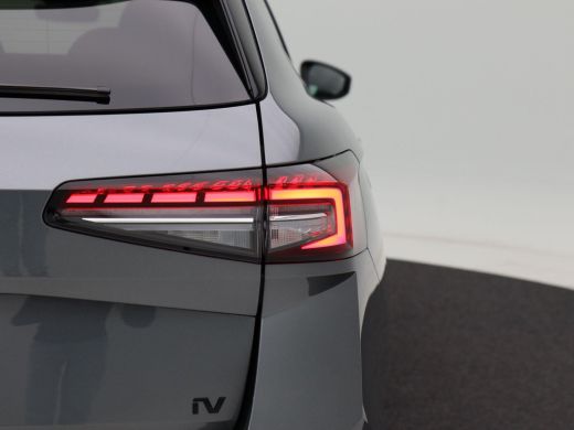 Skoda Superb Combi Sportline Business 1.5 TSi PHEV 204 Pk Automaat | Trekhaak | Panoramadak | LED Matrix | 19 ... ActivLease financial lease