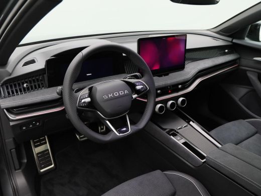 Skoda Superb Combi Sportline Business 1.5 TSi PHEV 204 Pk Automaat | Trekhaak | Panoramadak | LED Matrix | 19 ... ActivLease financial lease
