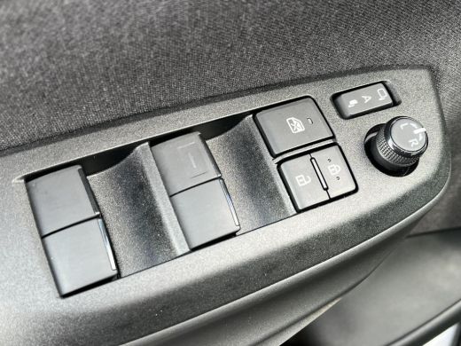 Toyota Yaris Cross 1.5 Hybrid GR Sport | Navigatiesysteem | Stoel- en stuurwielverwarming | PDC ActivLease financial lease