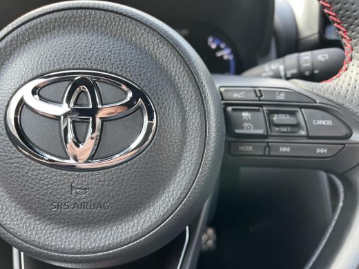 Toyota Yaris Cross 1.5 Hybrid GR Sport | Navigatiesysteem | Stoel- en stuurwielverwarming | PDC ActivLease financial lease