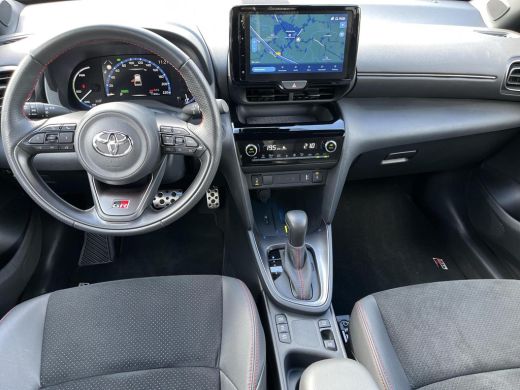 Toyota Yaris Cross 1.5 Hybrid GR Sport | Navigatiesysteem | Stoel- en stuurwielverwarming | PDC ActivLease financial lease
