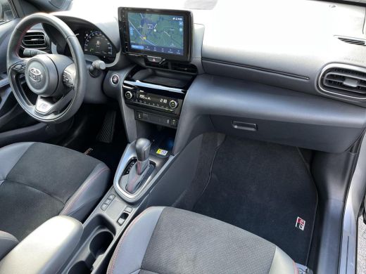 Toyota Yaris Cross 1.5 Hybrid GR Sport | Navigatiesysteem | Stoel- en stuurwielverwarming | PDC ActivLease financial lease
