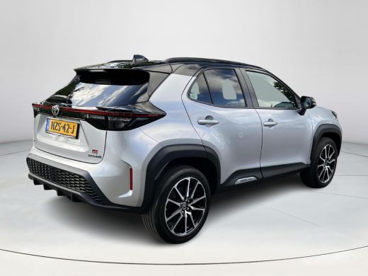 Toyota Yaris Cross 1.5 Hybrid GR Sport | Navigatiesysteem | Stoel- en stuurwielverwarming | PDC ActivLease financial lease
