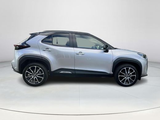 Toyota Yaris Cross 1.5 Hybrid GR Sport | Navigatiesysteem | Stoel- en stuurwielverwarming | PDC ActivLease financial lease