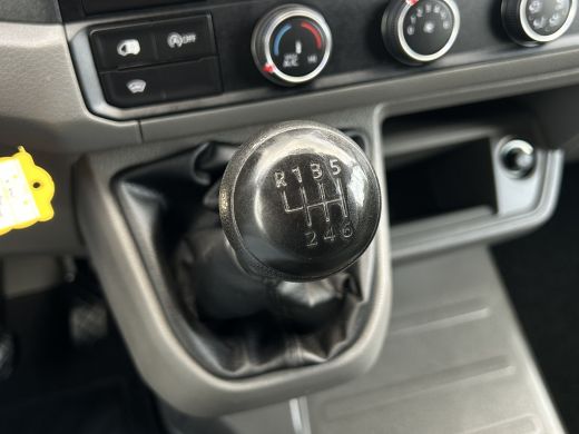 Volkswagen Crafter 2.0 TDI 102 PK / L3H2 / 1e EIGENAAR / 73.076 KM !! / AIRCO / CRUISE / NAVI / BLUETOOTH ActivLease financial lease