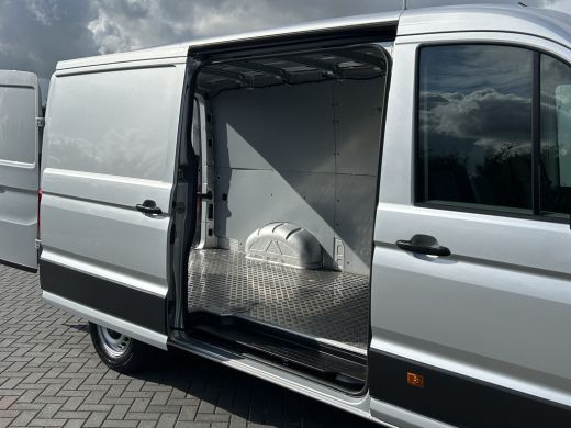 Volkswagen Crafter 2.0 TDI 102 PK / L3H2 / 1e EIGENAAR / 73.076 KM !! / AIRCO / CRUISE / NAVI / BLUETOOTH ActivLease financial lease