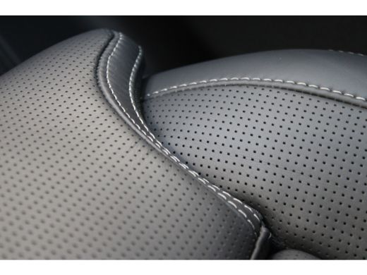 Volvo  XC90 T8 455PK AWD Ultra Dark | Massage | Luchtvering | Trekhaak | 22" | Gelaagd glas ActivLease financial lease